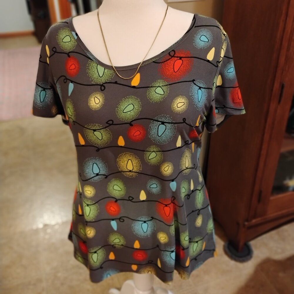 LulaRoe Women's Size XL Christmas Top!!!! Just in time for the holidays!!!!